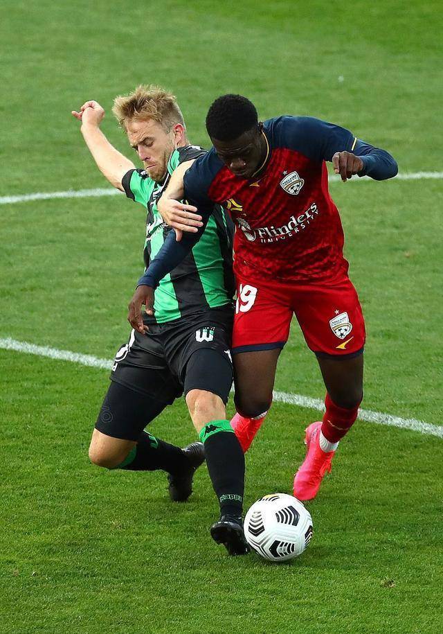 纽卡斯尔联客场不敌伯恩利,遭遇失利 纽卡斯尔联客场不敌伯恩利,遭遇失利