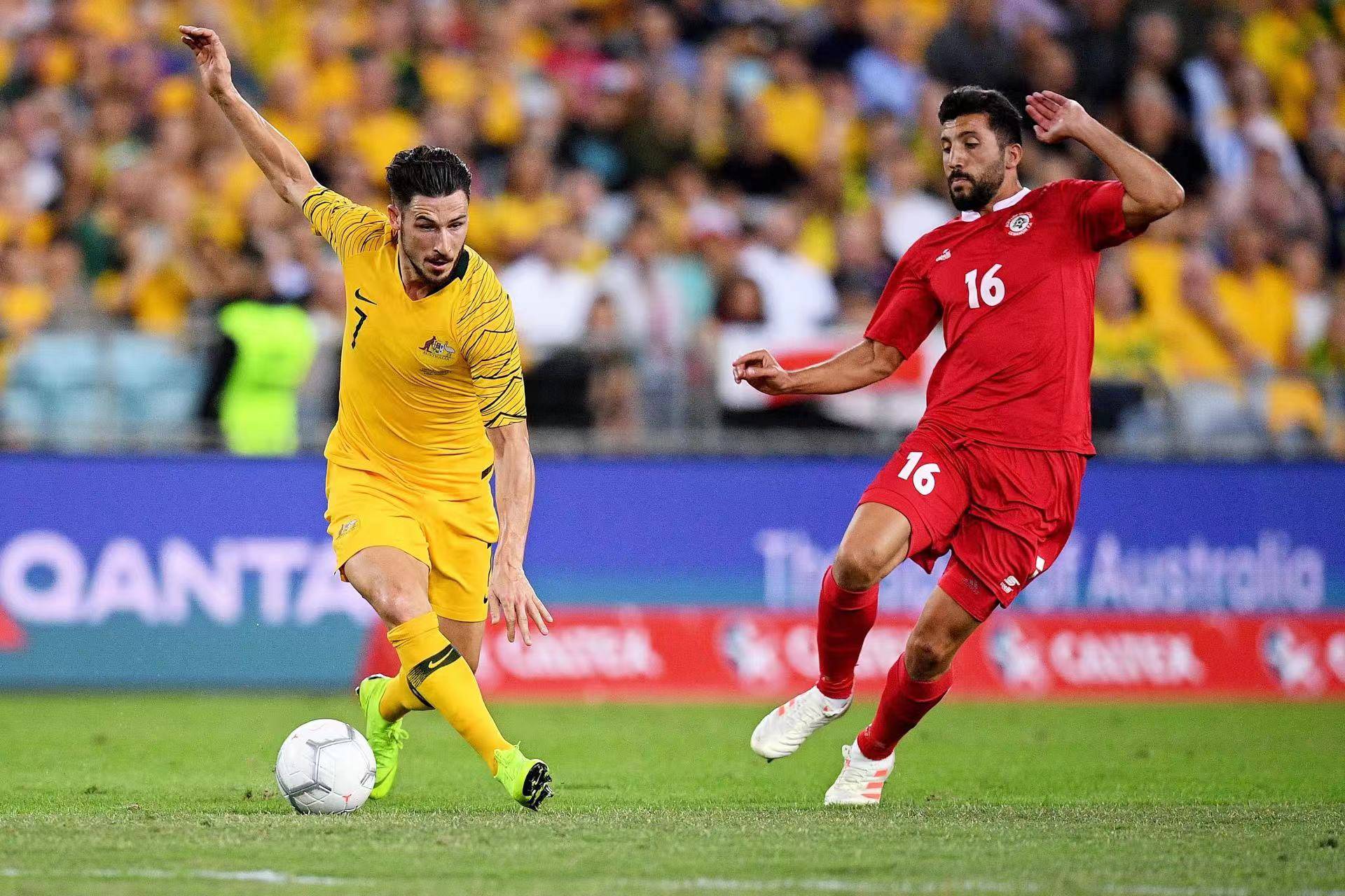 澳大利亚足球队击败竞争对手