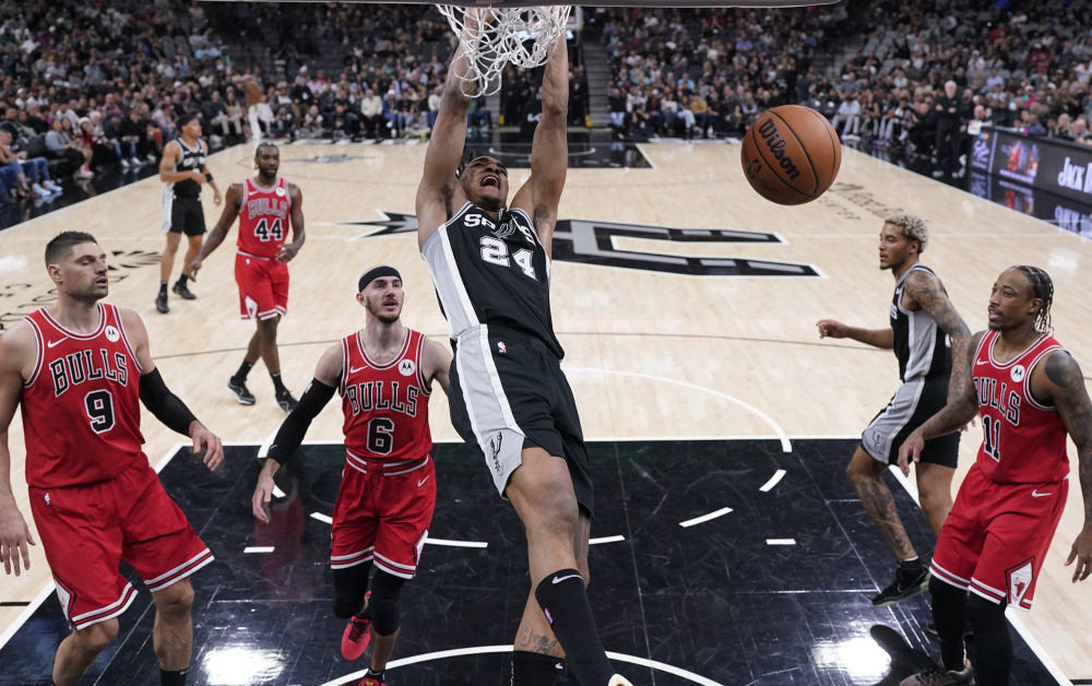 公牛主场逆转马刺,取得连胜势头的简单介绍 公牛主场逆转马刺,取得连胜势头的简单介绍