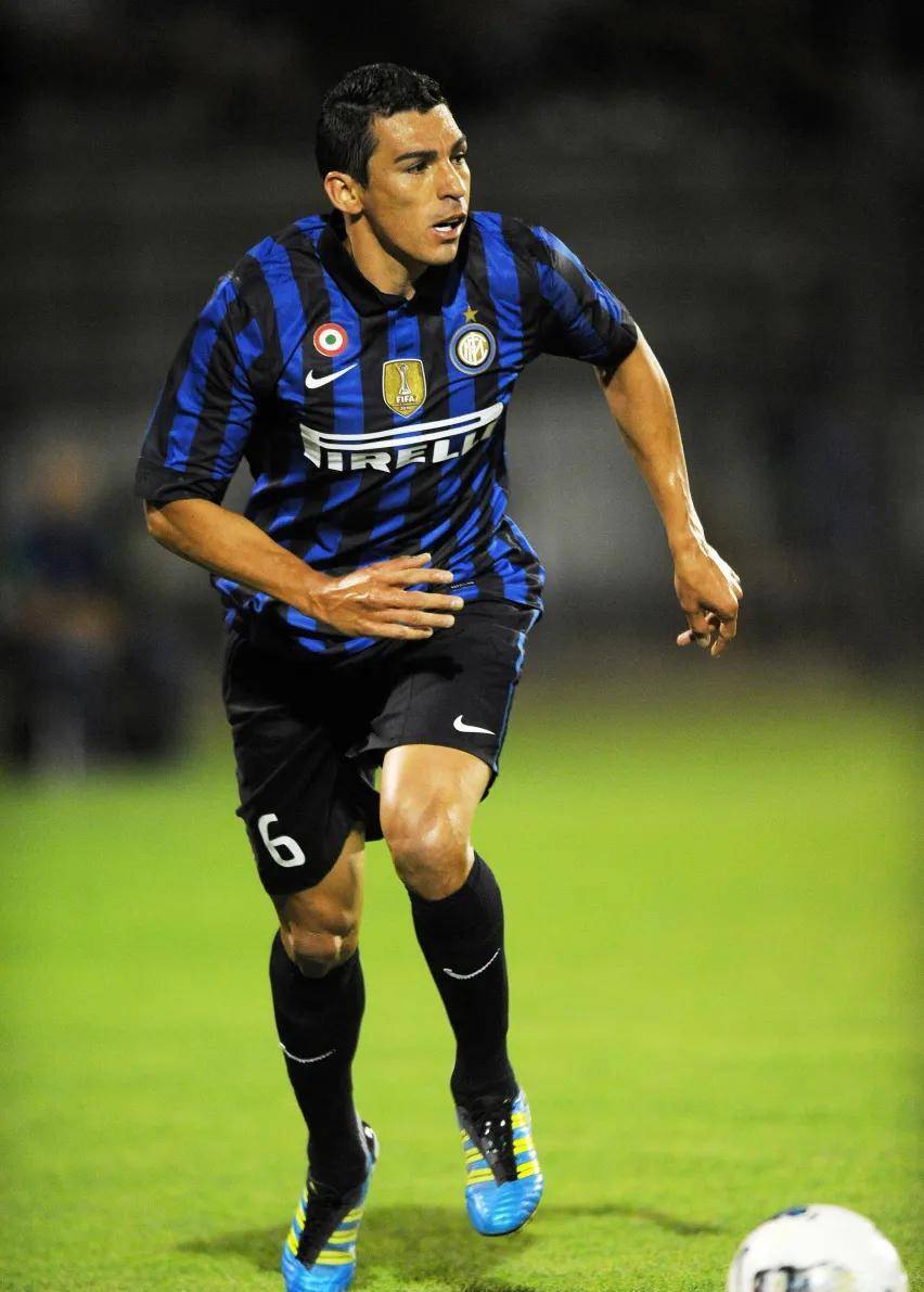 国际足坛巨星轻松获胜–巨星战胜对手表现出众的简单介绍