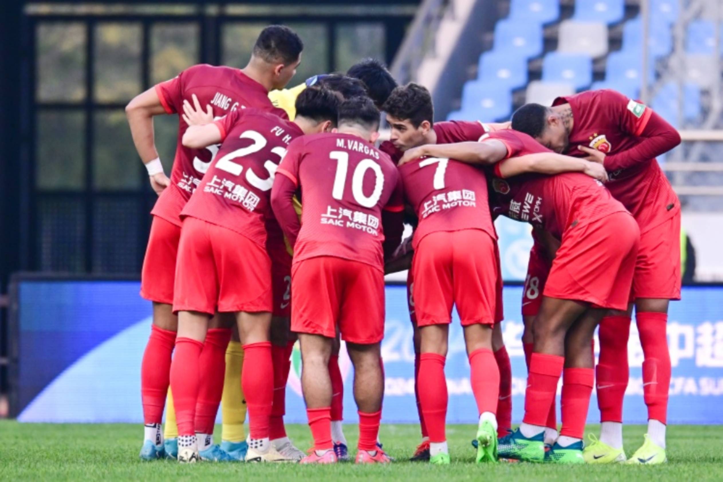 亚冠淘汰赛首回合打响,全队备战决战 亚冠淘汰赛首回合打响,全队备战决战