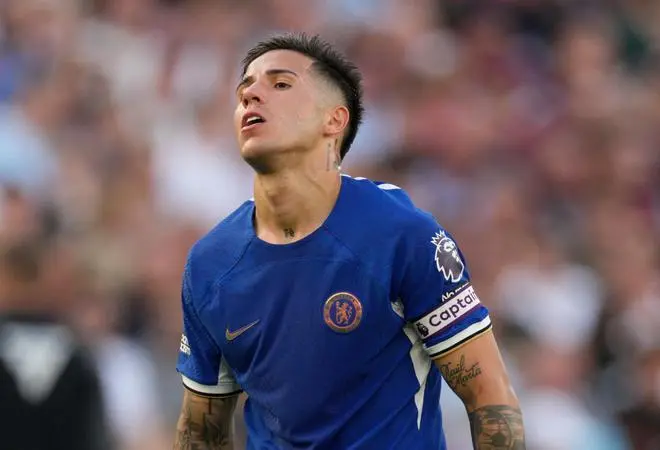 包含水晶宫客场逼平，切尔西后卫沉默的词条