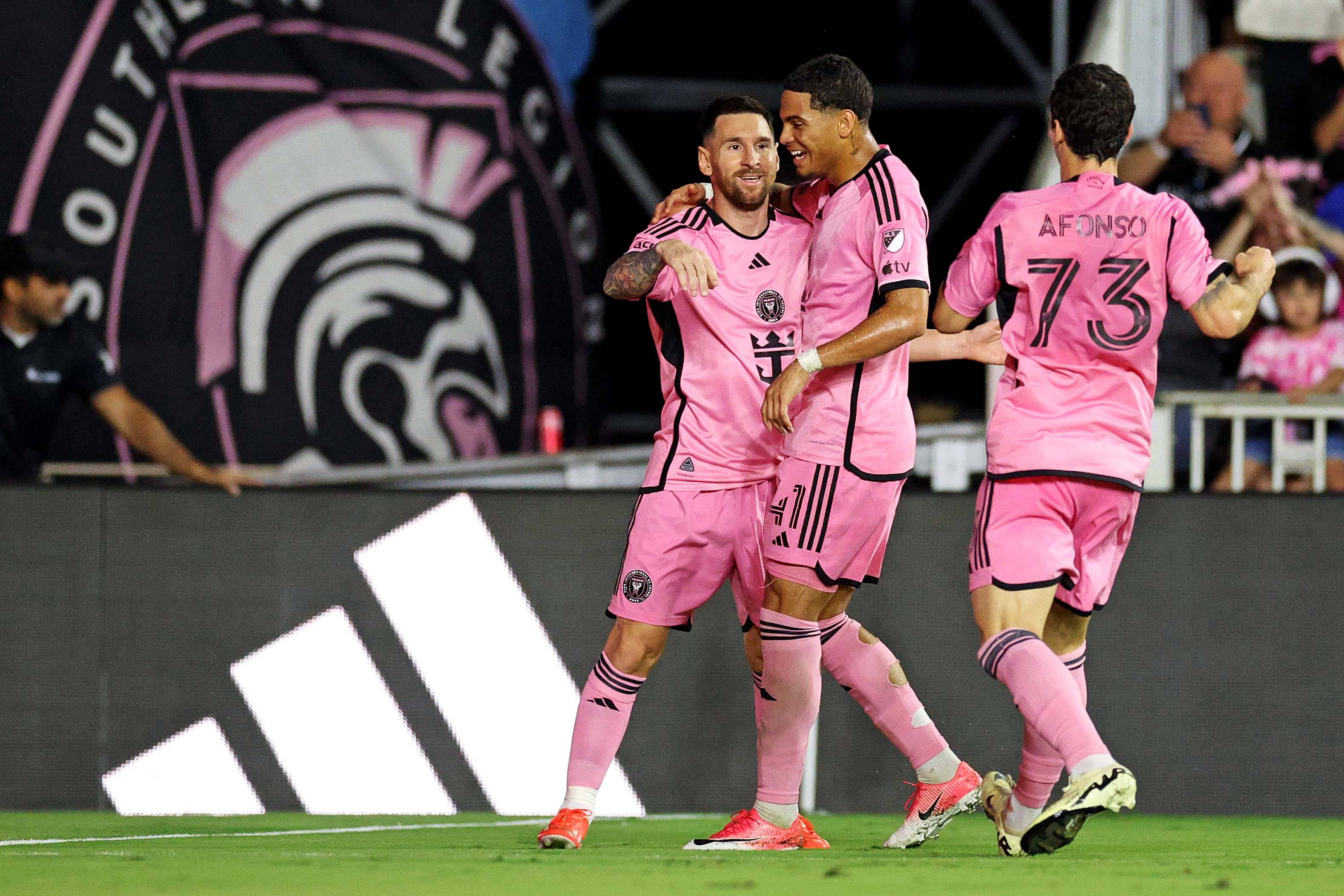 包含法国巨星复出训练,誓击败强敌争夺荣誉的词条 包含法国巨星复出训练,誓击败强敌争夺荣誉的词条