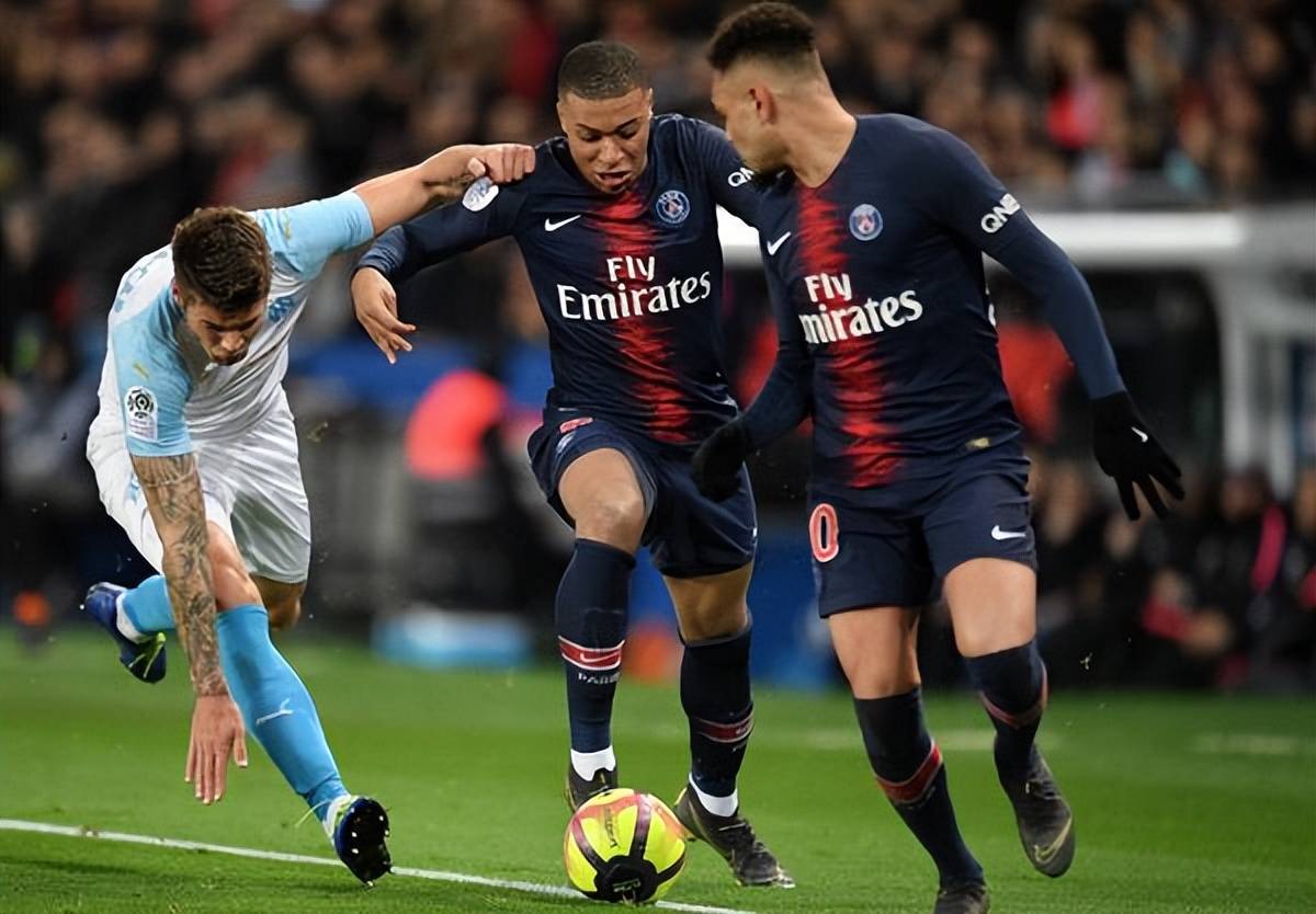 包含巴黎圣日耳曼压力大胜无往不利连战连胜的词条