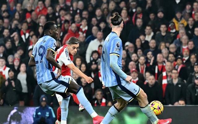 关于阿森纳绝杀,希望重燃,能否继续保持胜利的势头?的信息 关于阿森纳绝杀,希望重燃,能否继续保持胜利的势头?的信息