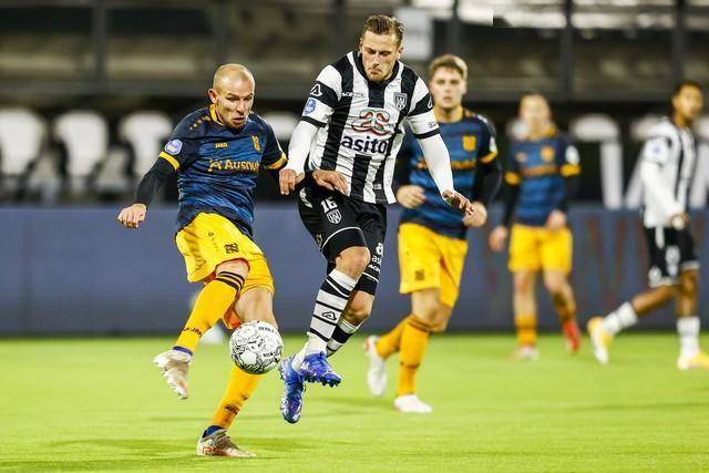 霍芬海姆主场横扫弗赖堡,豪取胜利 霍芬海姆主场横扫弗赖堡,豪取胜利