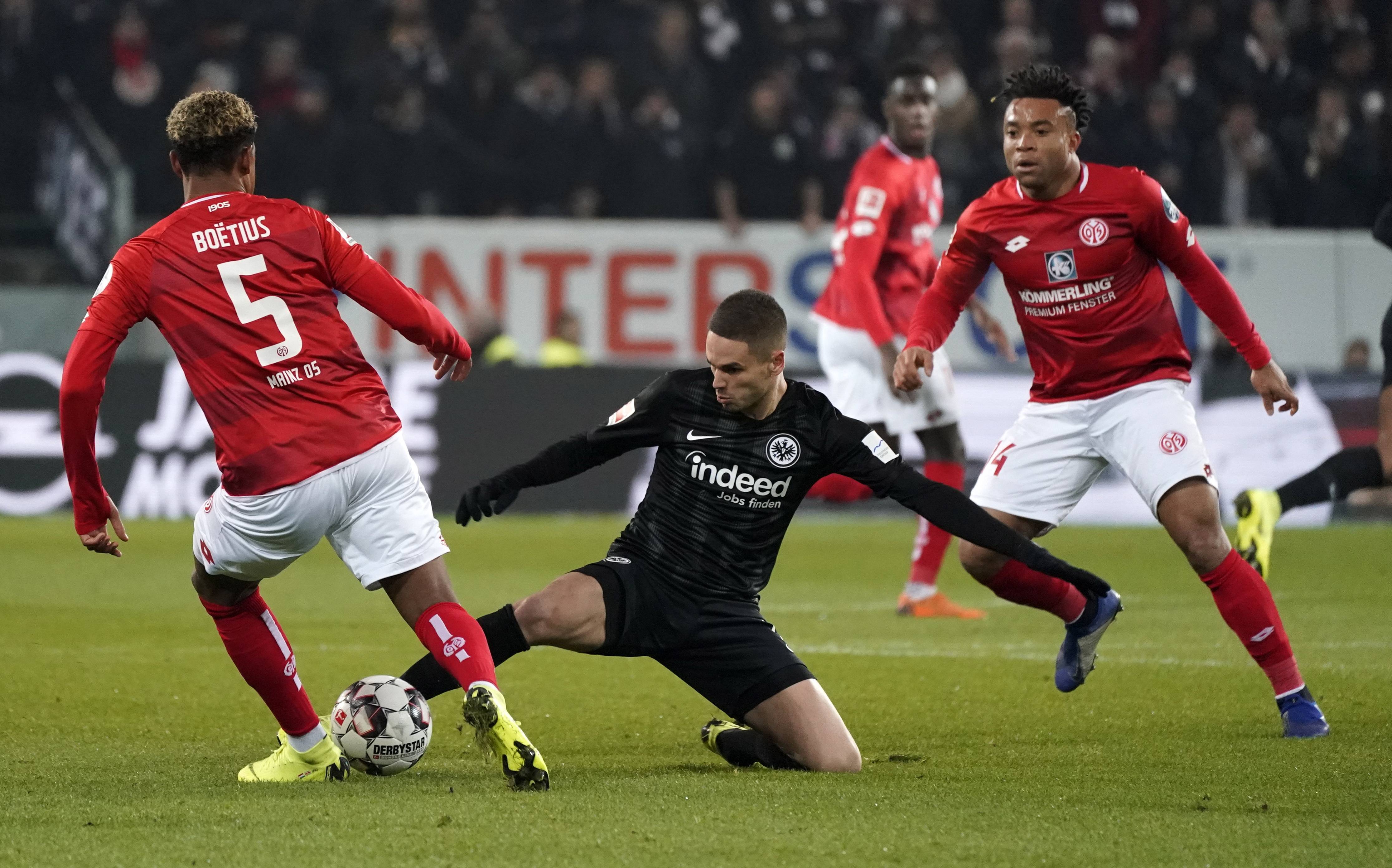 霍芬海姆主场横扫弗赖堡,豪取胜利 霍芬海姆主场横扫弗赖堡,豪取胜利