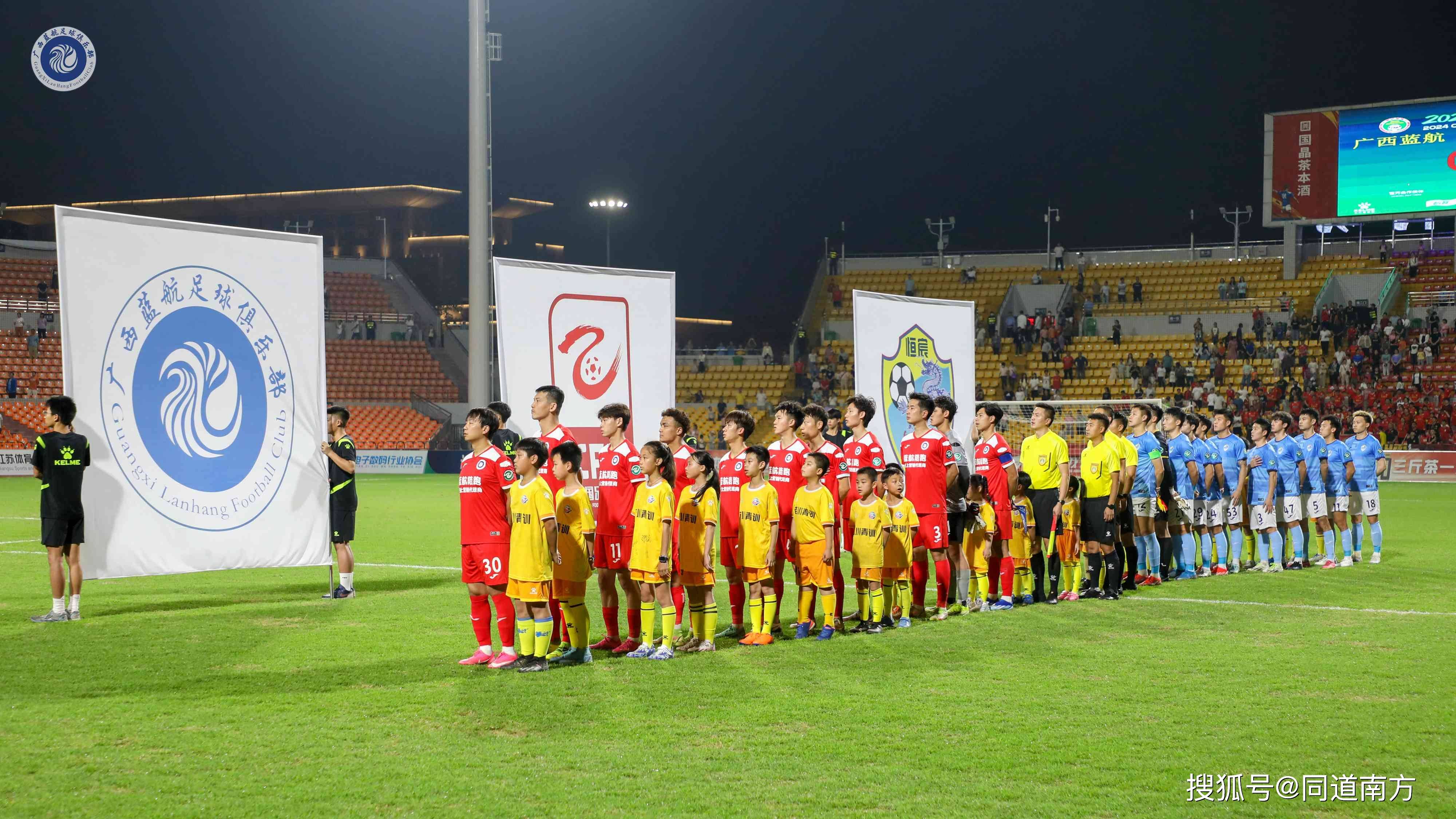 足球比赛中球员的默契配合打动观众 足球比赛中球员的默契配合打动观众