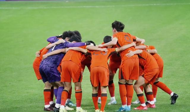 包含亚洲足球赛场上实力对比激发激情,球迷欢呼雀跃的词条 包含亚洲足球赛场上实力对比激发激情,球迷欢呼雀跃的词条