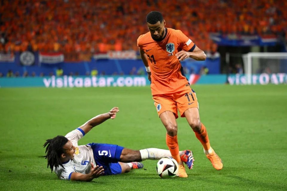 包含斯洛伐克客场不敌俄罗斯，遭遇两连败的词条