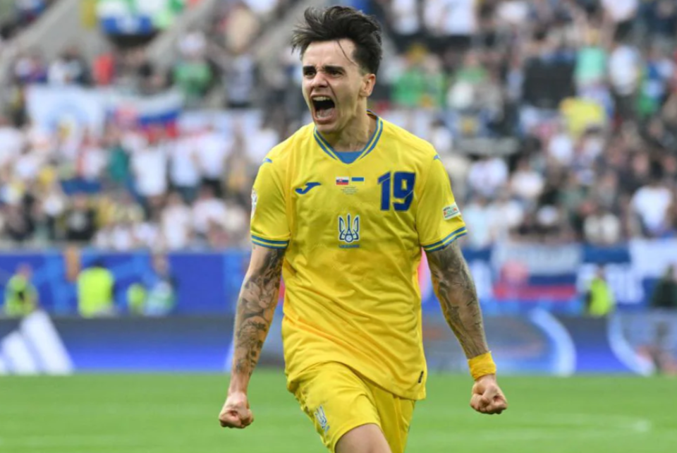 包含斯洛伐克客场不敌俄罗斯，遭遇两连败的词条