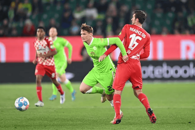 沃尔夫斯堡客场大胜,争夺前四位置的简单介绍 沃尔夫斯堡客场大胜,争夺前四位置的简单介绍