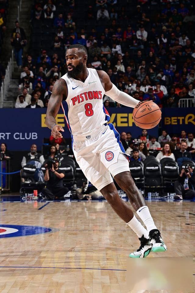 活塞队新秀表现抢眼,成为新赛季黑马 活塞队新秀表现抢眼,成为新赛季黑马