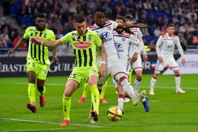 里昂主场不敌南特，姆巴比上演绝杀