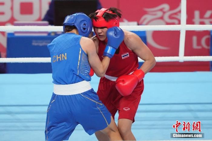 巴拉圭拳击选手坚韧不拔，精彩表现