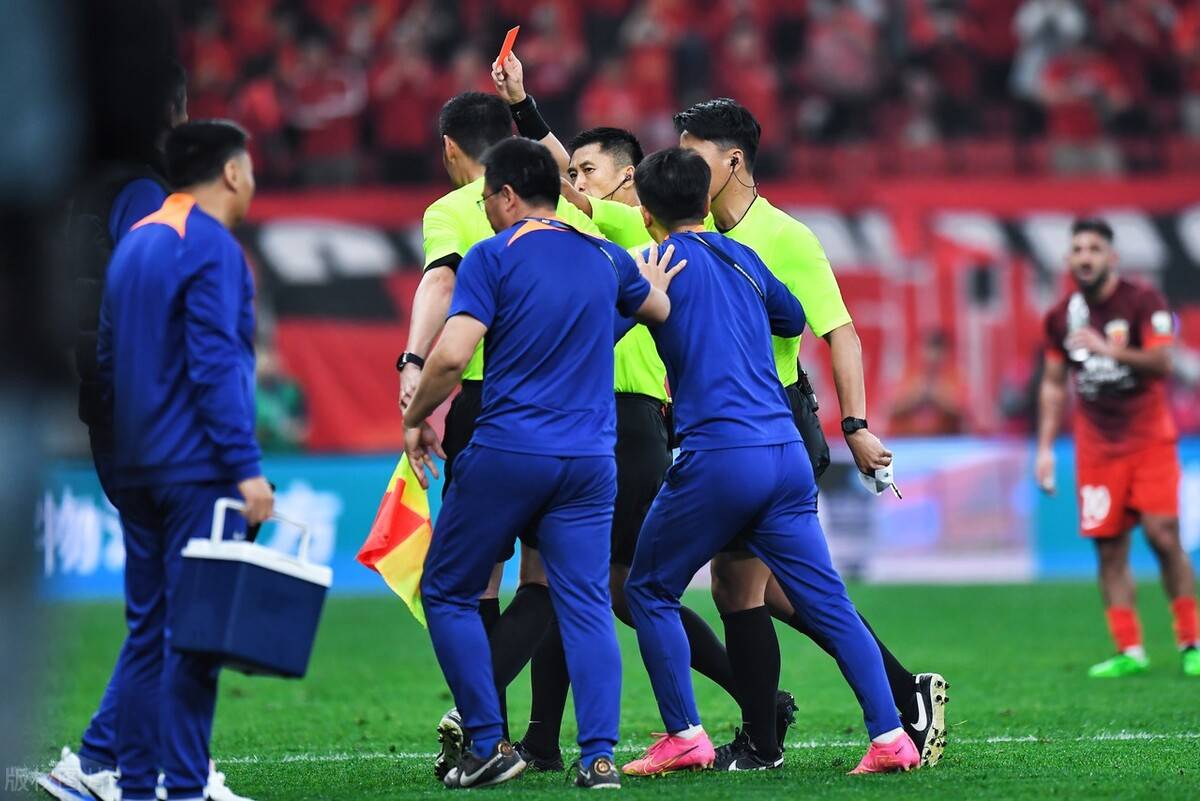 上港主场逆转华夏幸福,豪取三分 上港主场逆转华夏幸福,豪取三分