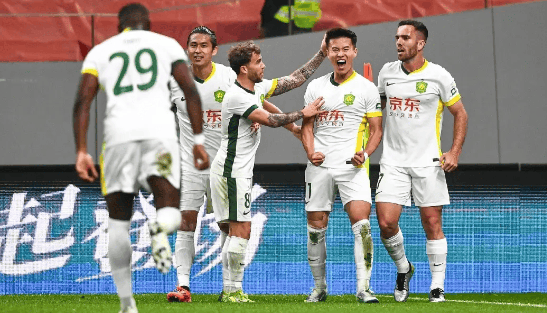 天王山之战：上港队对阵申花队，胜利在望？