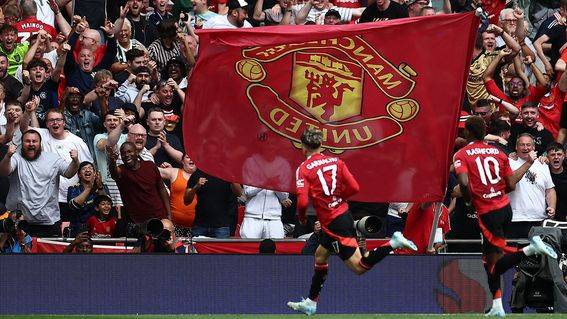 曼城豪取联赛双杀曼联,领跑英超积分榜 曼城豪取联赛双杀曼联,领跑英超积分榜