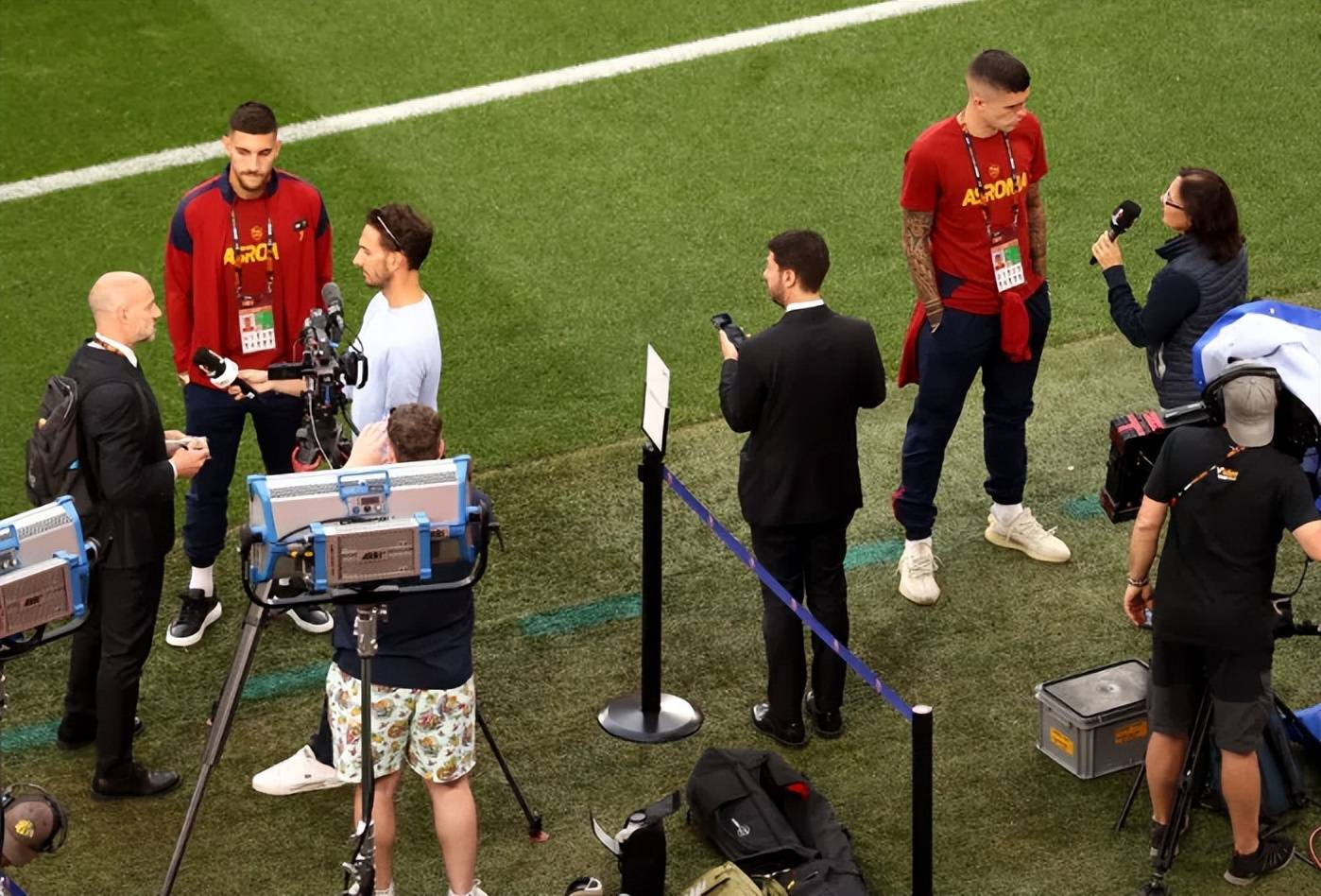 罗马教练组讨论新战术,力求取得连胜 罗马教练组讨论新战术,力求取得连胜