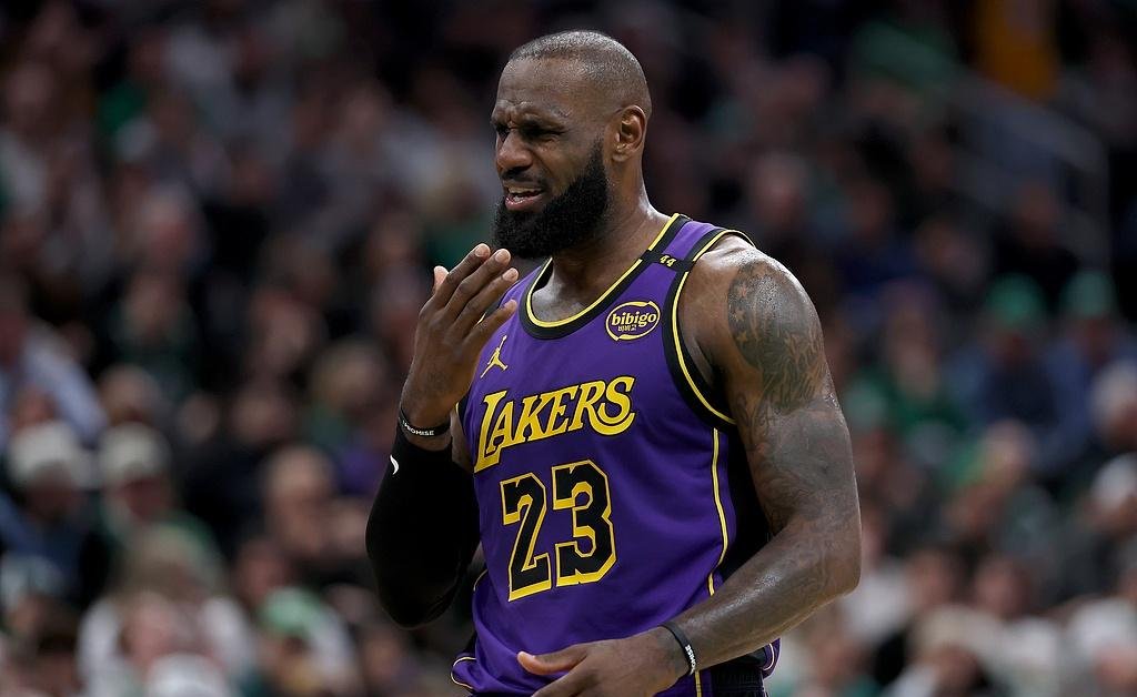 凯尔特人在英超中险胜詹姆斯,球迷沸腾 凯尔特人在英超中险胜詹姆斯,球迷沸腾