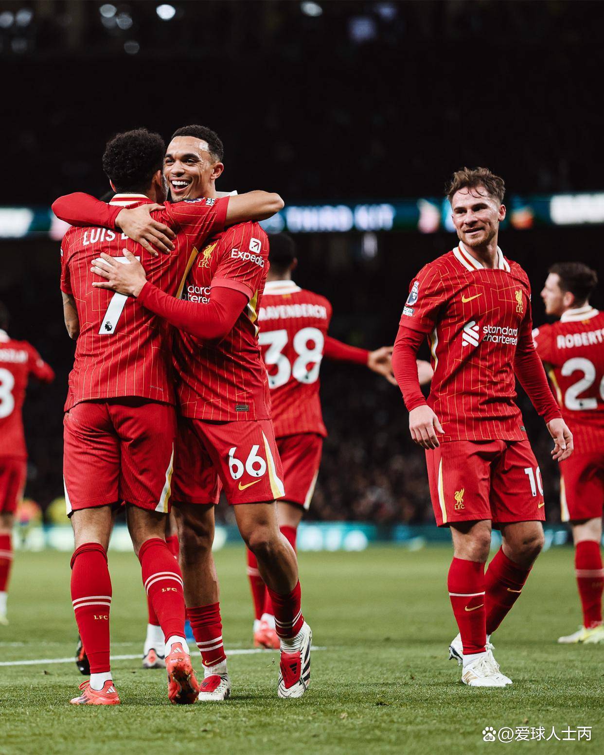 包含英超重磅对决：皇马迎战英格兰，比分揭晓的词条