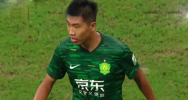 比赛悬念重重,胜负未卜,球员斗志昂扬 比赛悬念重重,胜负未卜,球员斗志昂扬