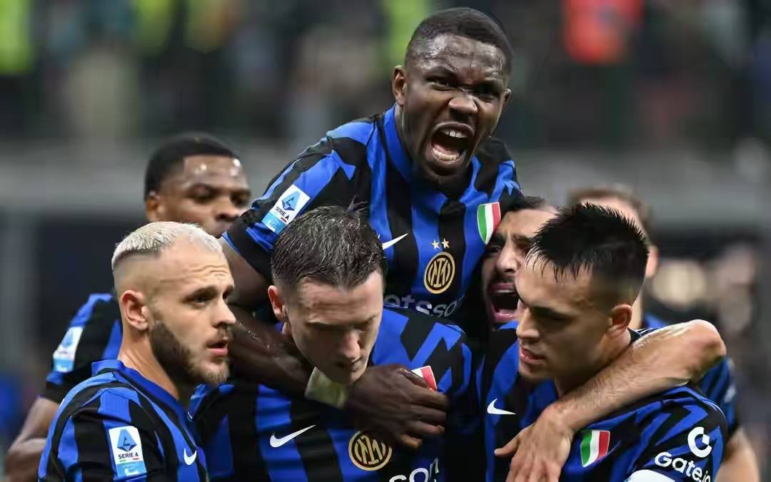 尤文图斯大胜那不勒斯,梅开二度夺得胜利 尤文图斯大胜那不勒斯,梅开二度夺得胜利