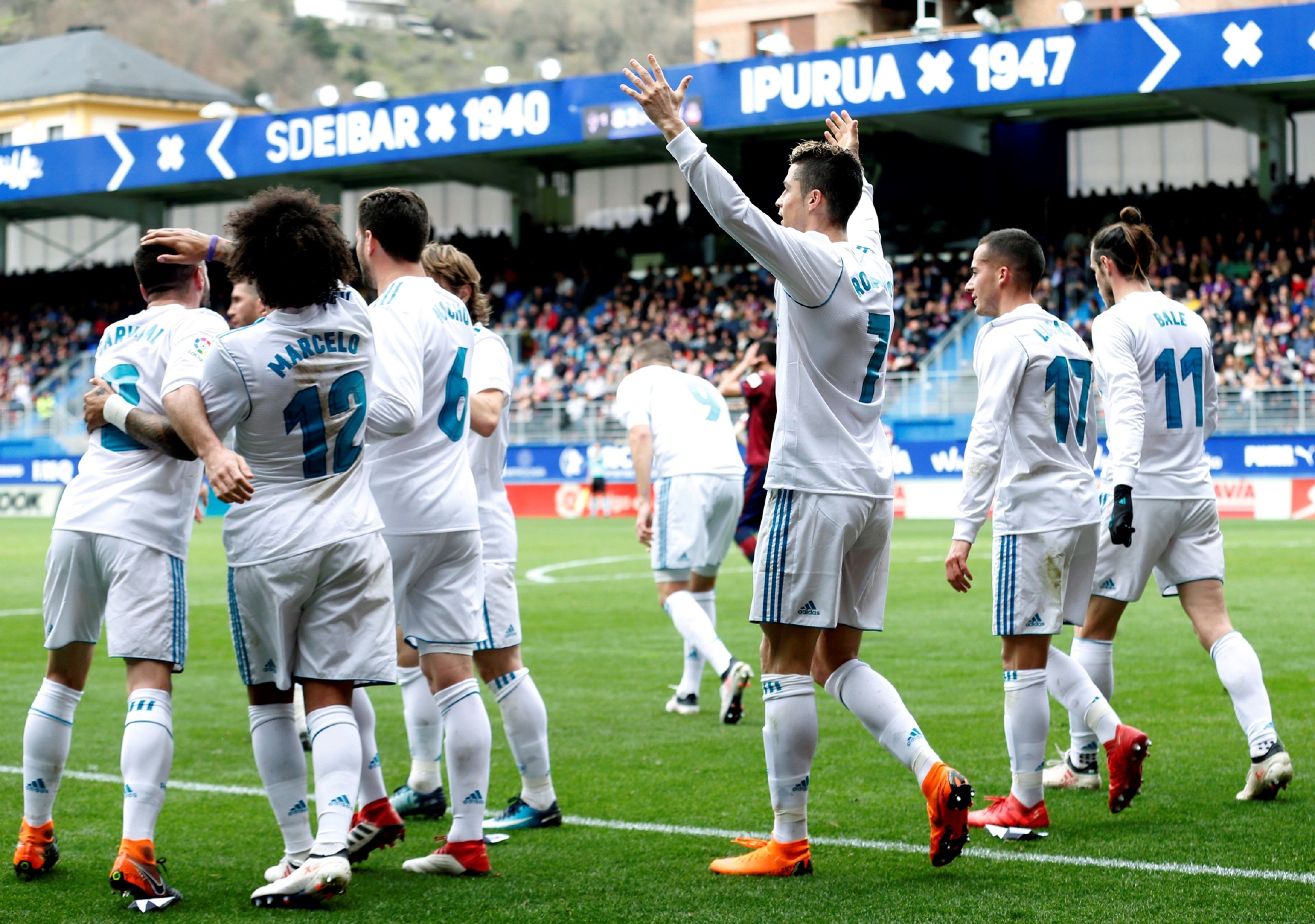 埃瓦尔客场遭遇大败,陷入保级泥潭的简单介绍 埃瓦尔客场遭遇大败,陷入保级泥潭的简单介绍