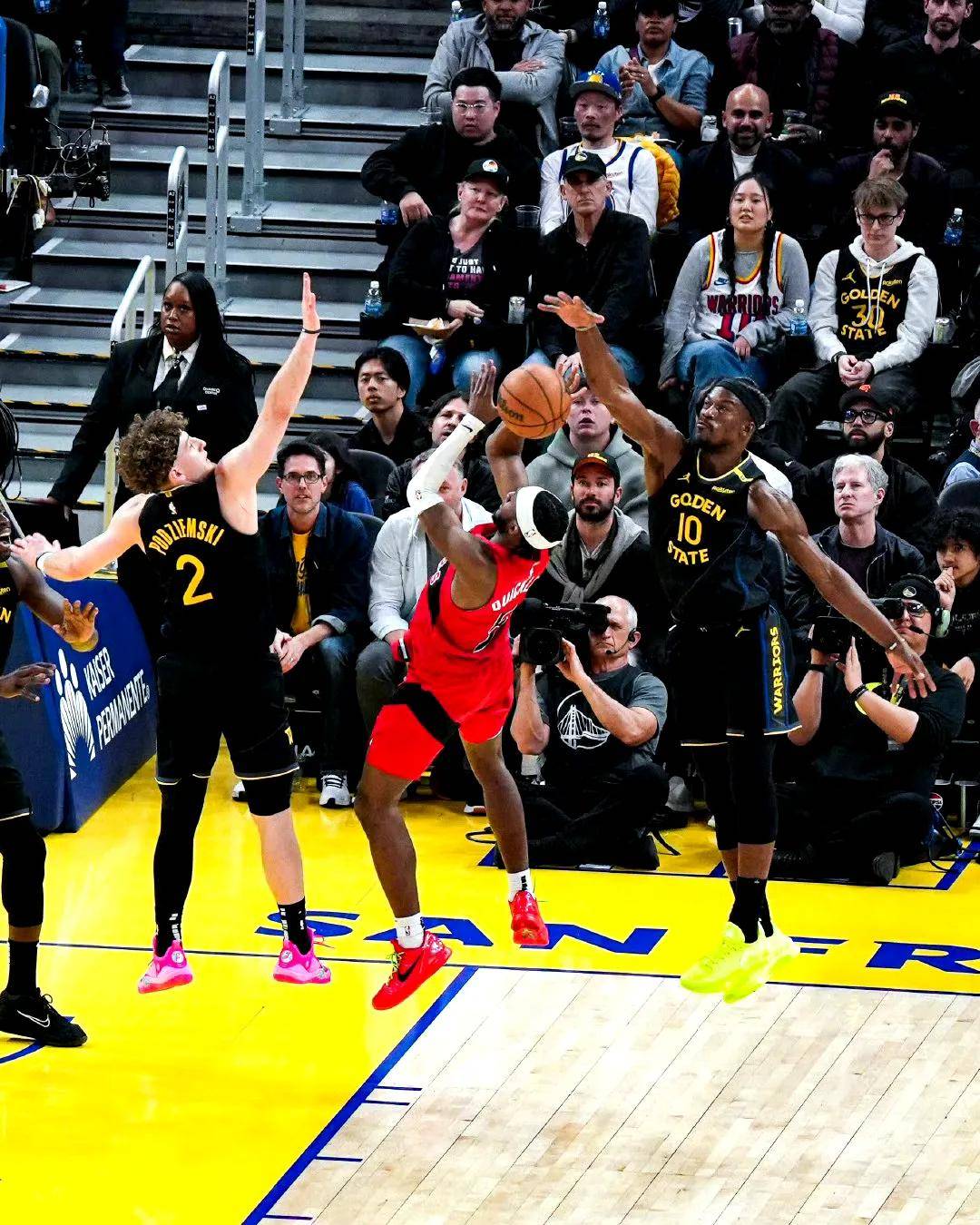 猛龙再胜勇士继续领跑 猛龙再胜勇士继续领跑