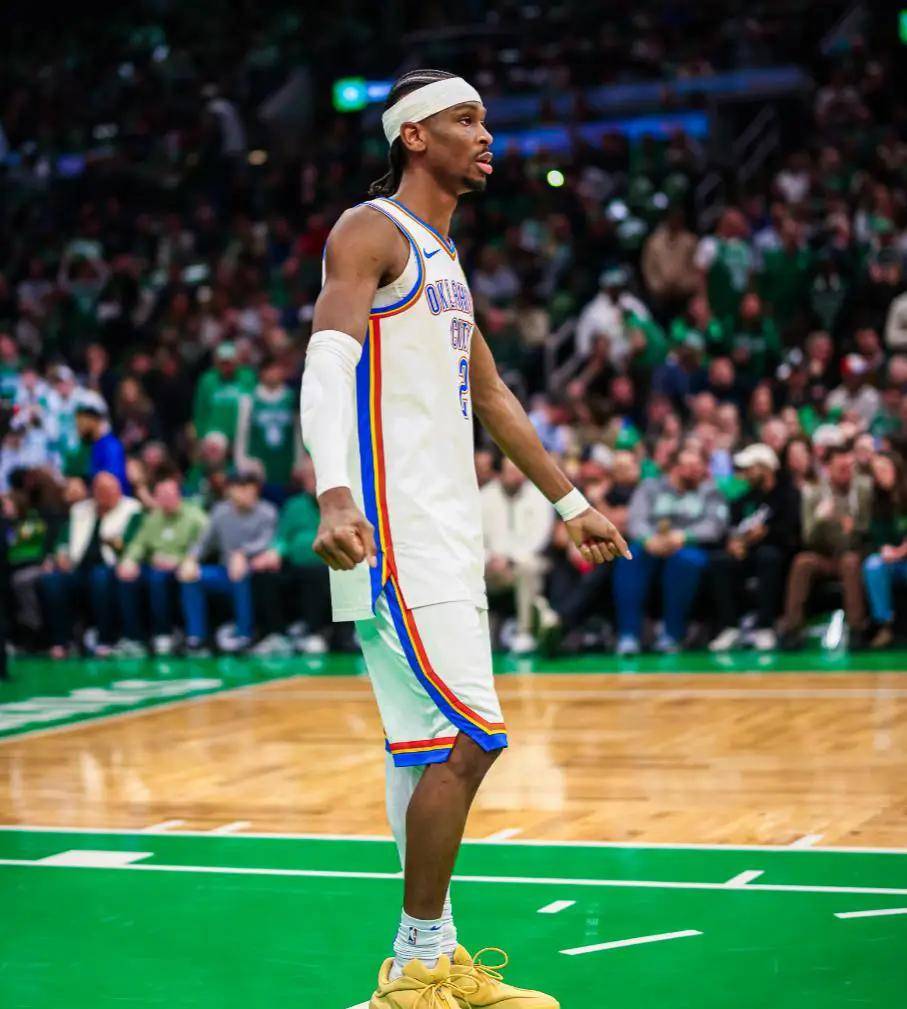 凯尔特人客场大胜雷霆