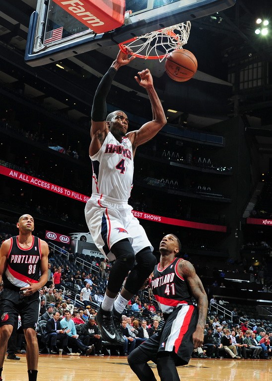 关于开拓者客场力克老鹰，米切尔飙22分的信息