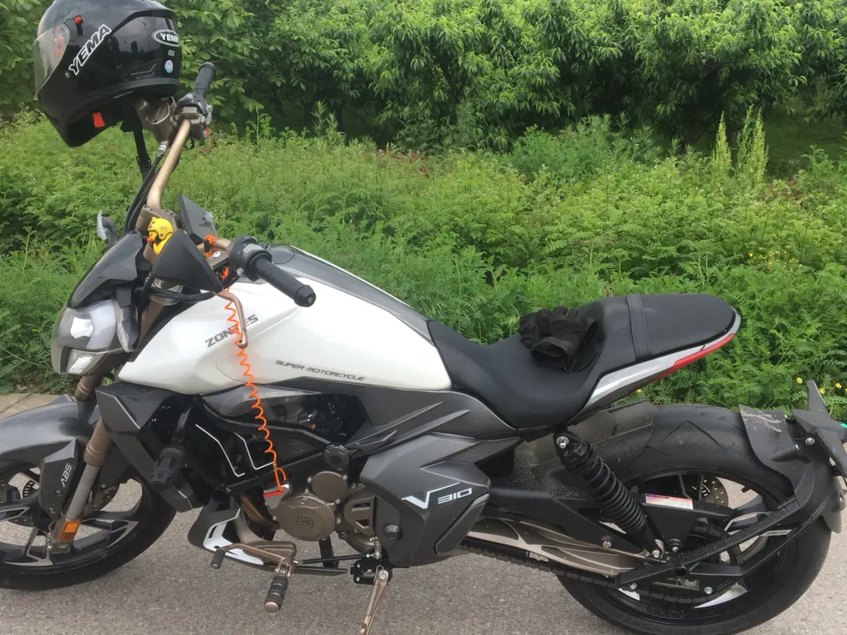 包含骑车者比分惨负铁脸猴，个别球员表现出色的词条