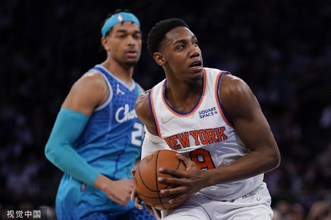 黄蜂客场击败尼克斯，洛瑞发威砍下34分的简单介绍