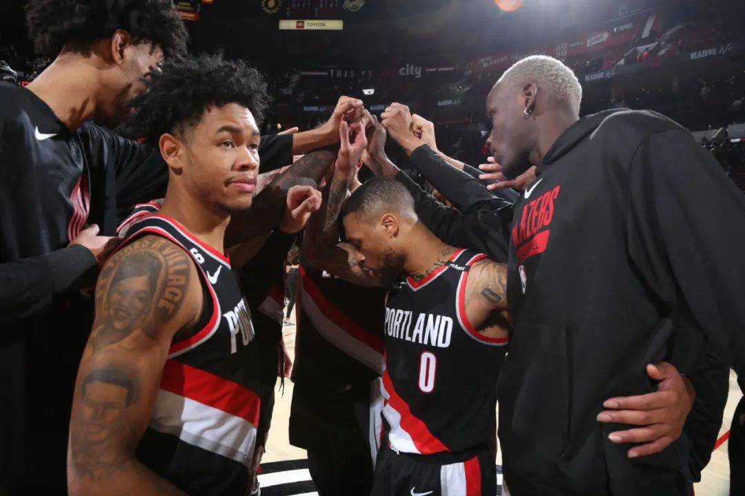 关于篮网碾压火箭，锡安制霸全场的信息