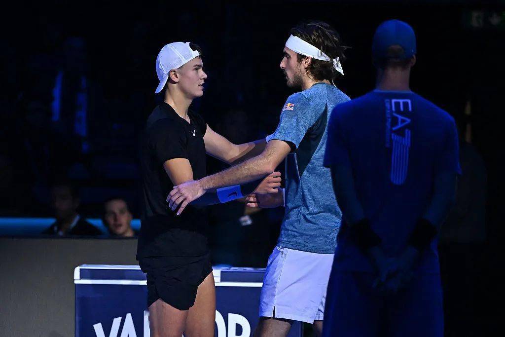 年终总决赛完胜ATP总决赛，西西帕斯带队取胜