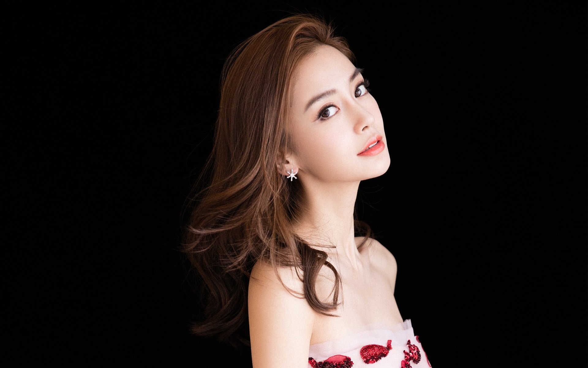 终场哨响前，当德甲战火烧向意甲，足球炼狱中伊朗再遭无情打穿